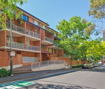 Spacious Split Level Apartment in the Heart of Ultimo - Photo 6