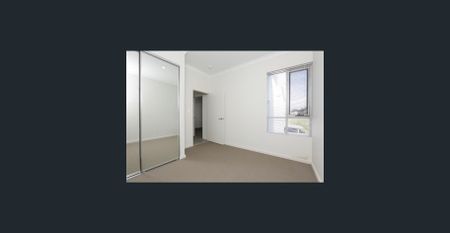 MODERN UNFURNISHED FIRST FLOOR APARTMENT - Photo 4