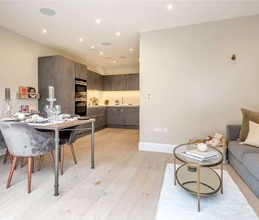 Modern four bedroom townhouse with garden, wine cellar and garage within the popular Royal Wells development - Photo 6