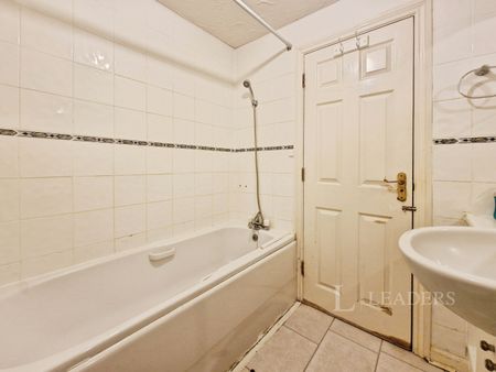 4 bedroom mid-terrace to rent Cedar Road, Eastleigh - Photo 5