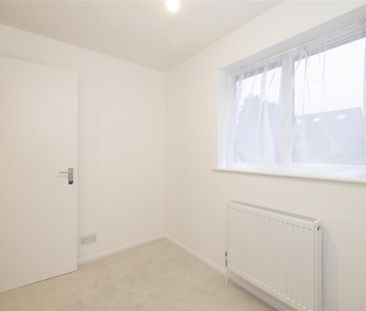 4 bedroom semi-detached house to rent - Photo 5