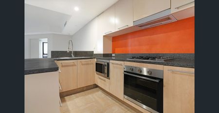 Prestigious Location – Luxurious 3 Bedroom + Private Study/Guess Room - Photo 3