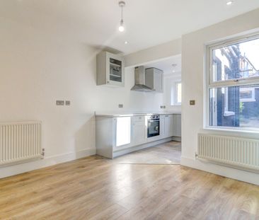 2 bedroom mid terraced house to rent - Photo 6