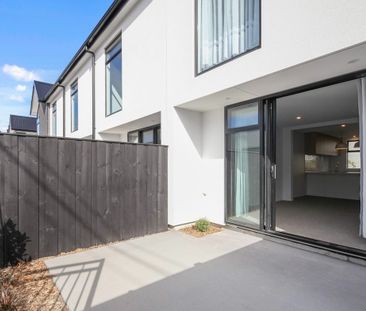 Modern 2-bedroom Townhouse Opposite The Palms - Available now! - Photo 1