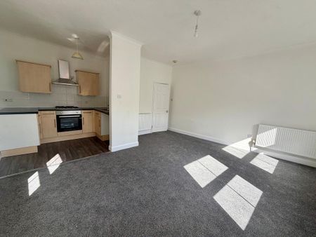 2 bedroom flat to rent - Photo 2