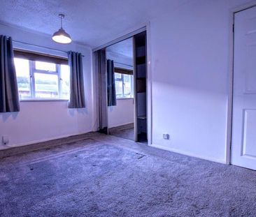 3 bedroom end of terrace house to rent - Photo 2