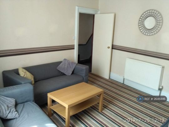 1 bedroom in a house share to rent - Photo 1