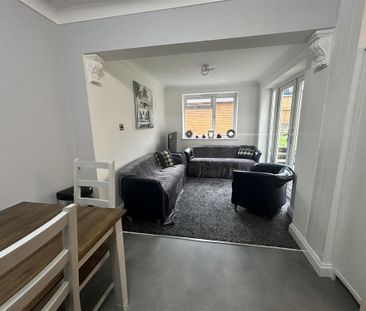 5 bedroom semi-detached house to rent - Photo 4