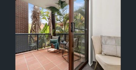 Spacious 2 Bedroom Unit with Secure Parking, Prime Ashfield Location - Photo 2