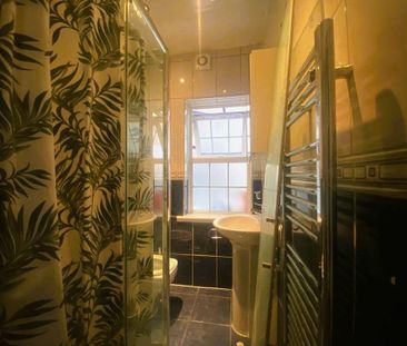 4 bedroom semi-detached house to rent - Photo 5