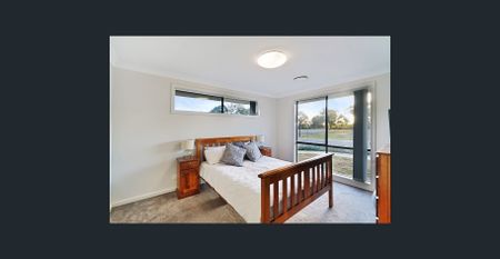 MODERN FOUR BEDROOM FAMILY HOME - Photo 5