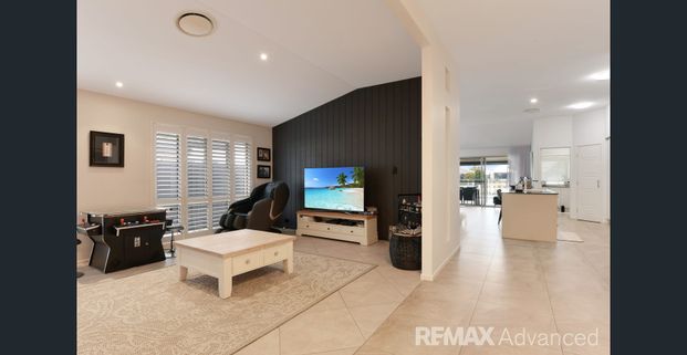 Waterfront Luxury on the Bongaree Canals - Photo 1