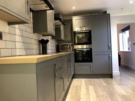 1 bedroom in a house share to rent - Photo 5