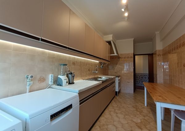 Apartamento T2 Remodelado e Mobilado no Moinho das Antas