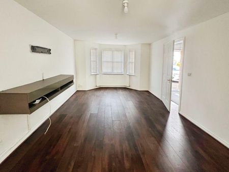 4 bedroom detached house to rent - Photo 2