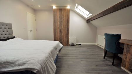 2 bedroom Flat in Flat 4, Leeds - Photo 5