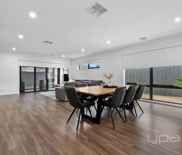 4 BEDROOM HOME LUXURY LIVING IN BROOKFIELD - Photo 5