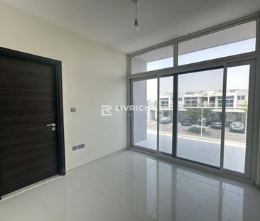 VACANT | QUICK IN N OUT | MID UNIT | UNFURNISHED - Photo 4