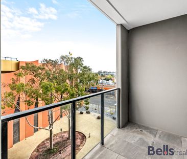 Stylish Apartment in the Heart of Sunshine - Photo 5