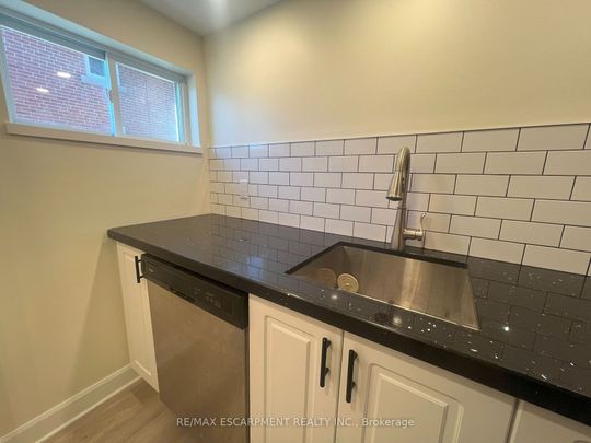 Detached Home For Lease | X8129218 - Photo 1