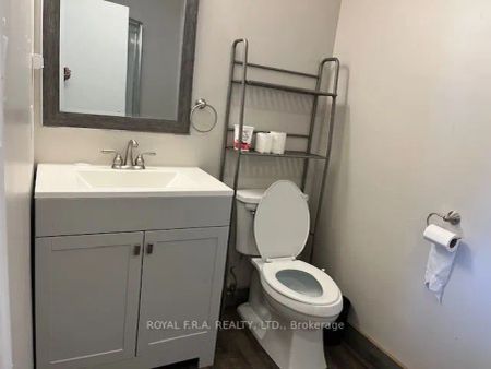 Detached Home For Lease | S9018349 - Photo 4