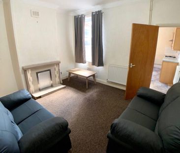 3 bedroom terraced house to rent - Photo 6