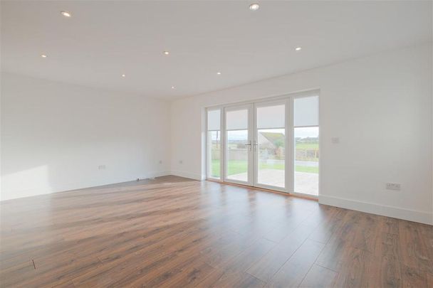 5 bedroom detached house to rent - Photo 1