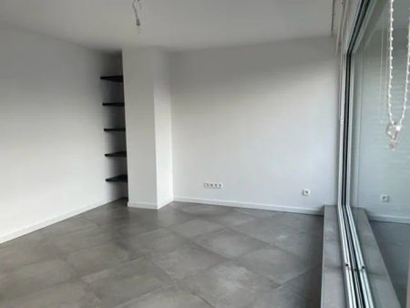 Gezellig, aangenaam, mooi appartement met terras, 2 slaapkamers en ondergrondse parking te Geel! - Photo 3