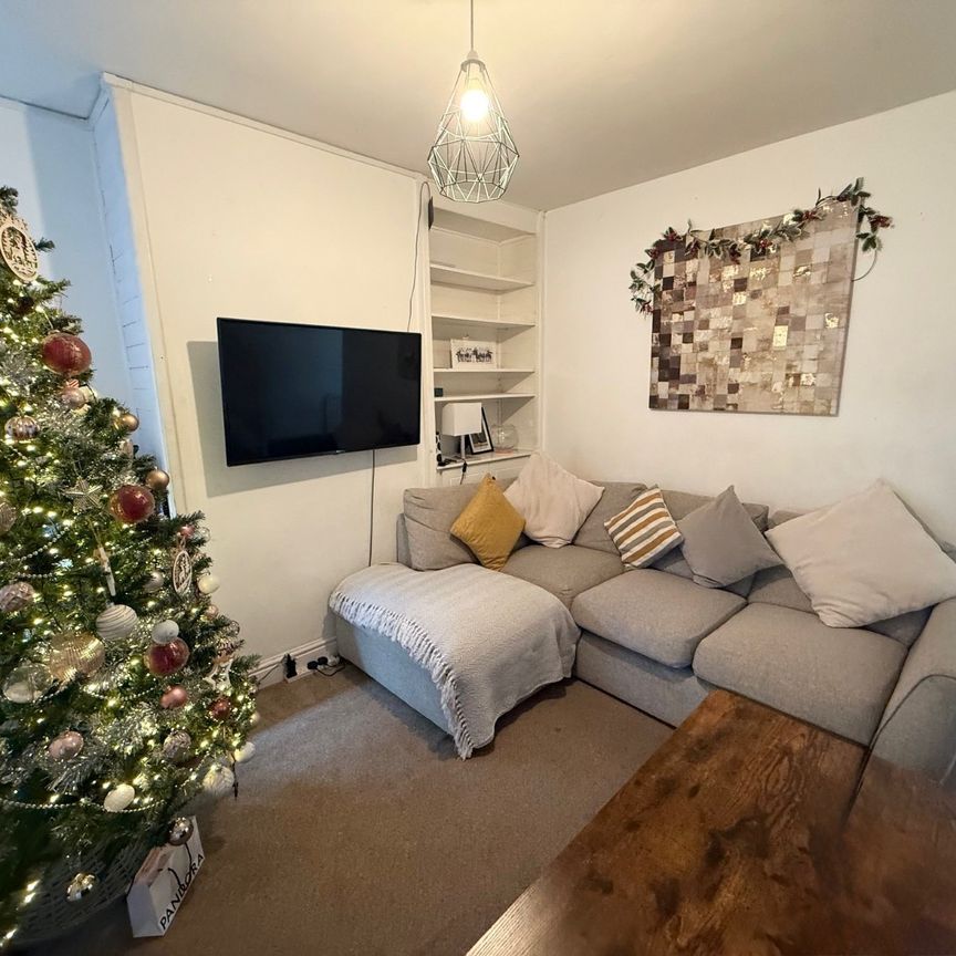 2 bedroom terraced house to rent - Photo 1