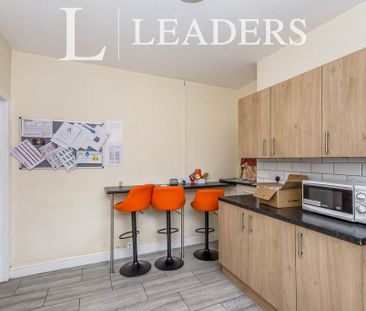 1 bedroom in a house share to rent - Photo 4