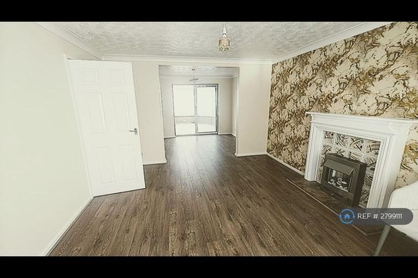 4 bedroom detached house to rent - Photo 1