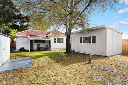 LOVELY THREE BEDROOM HOME - Photo 4