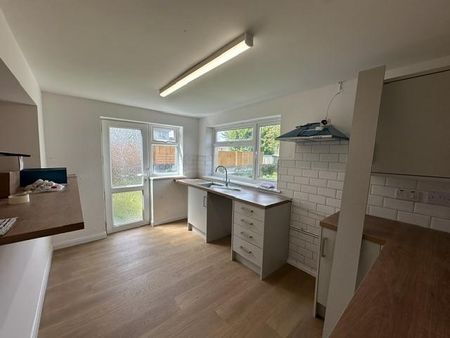 2 bedroom bungalow to rent - Photo 2