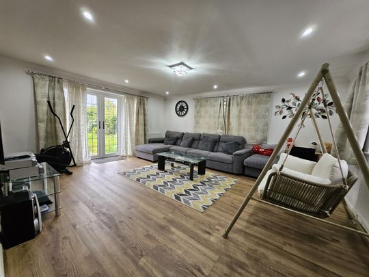 4 bedroom bungalow to rent Chapterhouse Road, Luton, LU4 - Photo 1