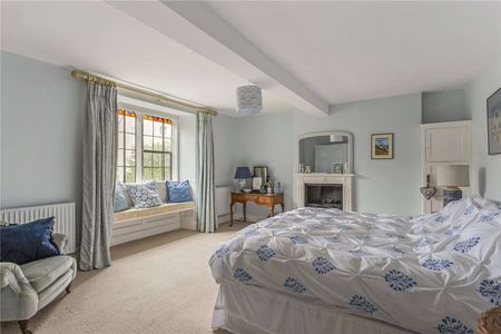 Grade II listed family home on the Dunkirk Mills complex. - Photo 5