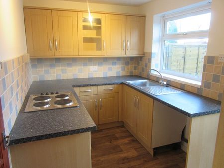 Dale Close, Fforestfach, Swansea SA5 4NX - Photo 2