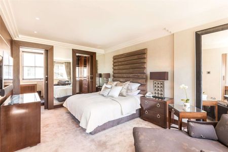 Four bedroom town house in a private gated close in the heart of St. John's Wood - Photo 4