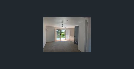 Great Unit Fantastic Location $700 per week furnished - Photo 3