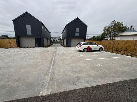 Brand new 2 bedroom, 2 bathroom Townhouse! - Photo 1