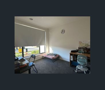 FOUR BEDROOM HOME ! - Photo 6