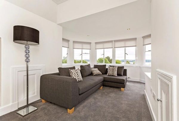 3 bedroom flat to rent - Photo 1