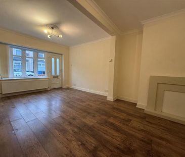 2 bedroom end of terrace house to rent - Photo 1