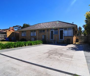 Family Home in Sought After Location! - Photo 4
