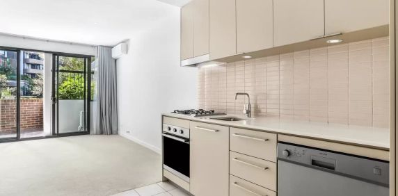 MGM MARTIN - ONE BEDROOM APARTMENT - Photo 2