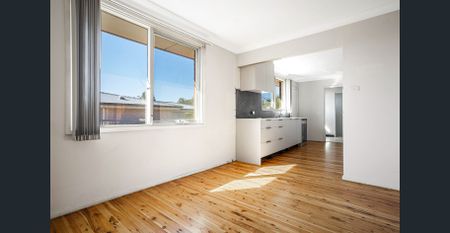 BEAUTIFULLY RENOVATED FAMILY HOME - Photo 3