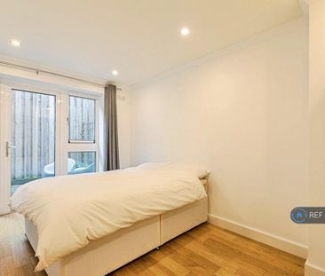 3 bedroom flat to rent - Photo 6