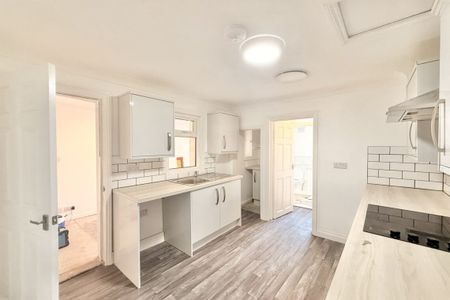 2 bed House Brickfield Cottages, SS4 - Photo 5