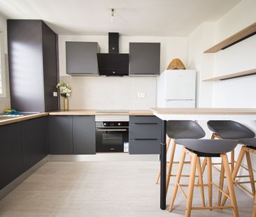 Location Appartement 3 pièces 58m² ST DENIS 97400 - Photo 2