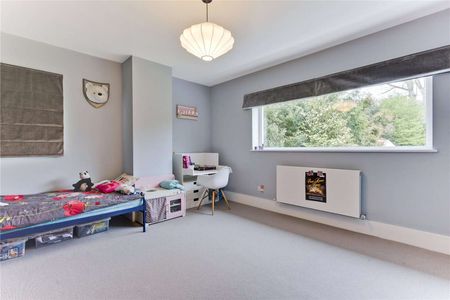 A truly impressive family home in a popular residential road in Esher, offering stylish and modern living with 5 bedrooms, 3 bathrooms and 4 reception areas. - Photo 4