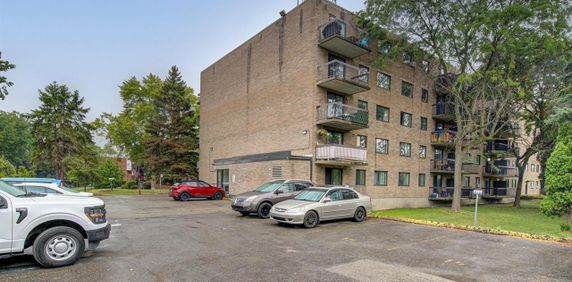 1-bedroom - 453 Rue Darontal, Boucherville - Photo 2